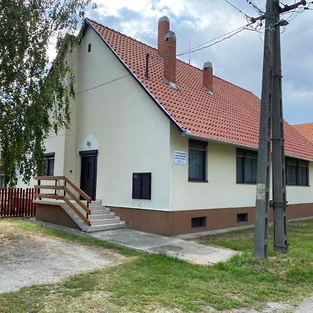 Napsugar Ueduelohaz Harkan Exterior foto